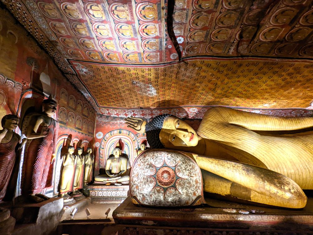 Statues dans les caves de Dambulla