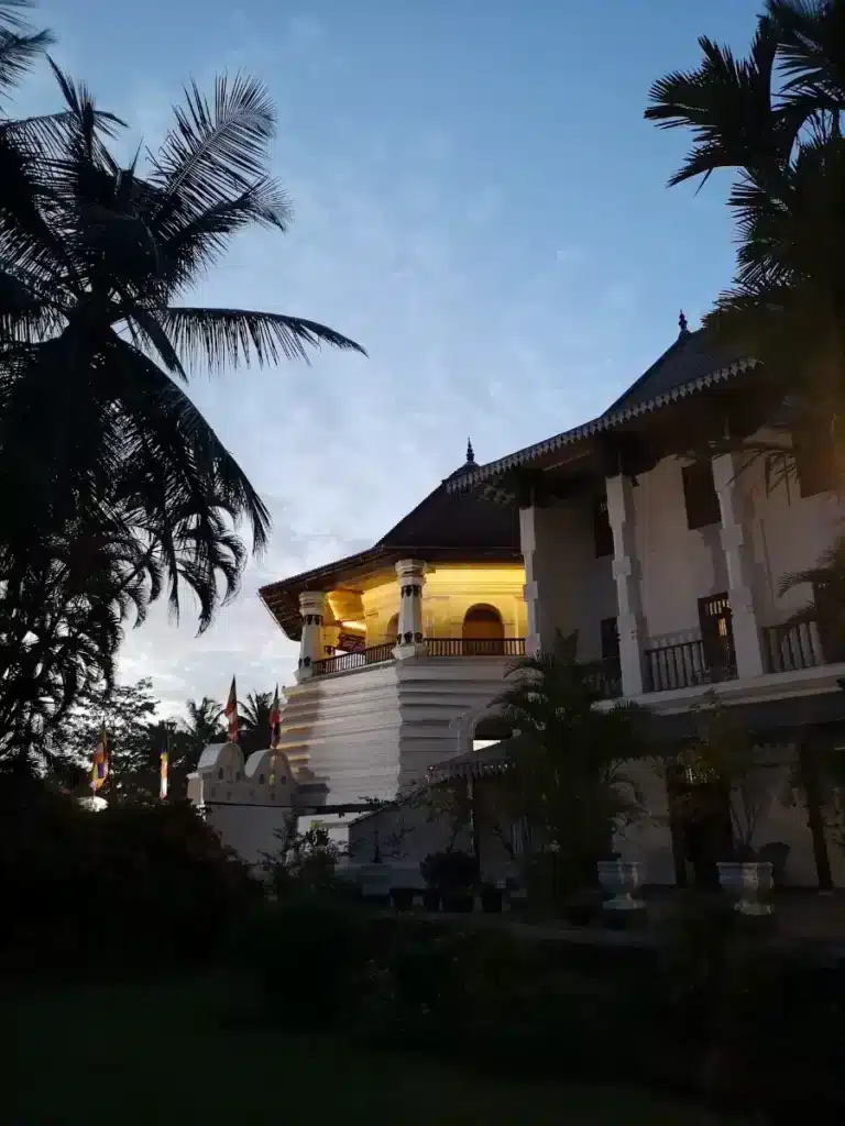 Le Temple de Bouddha de nuit