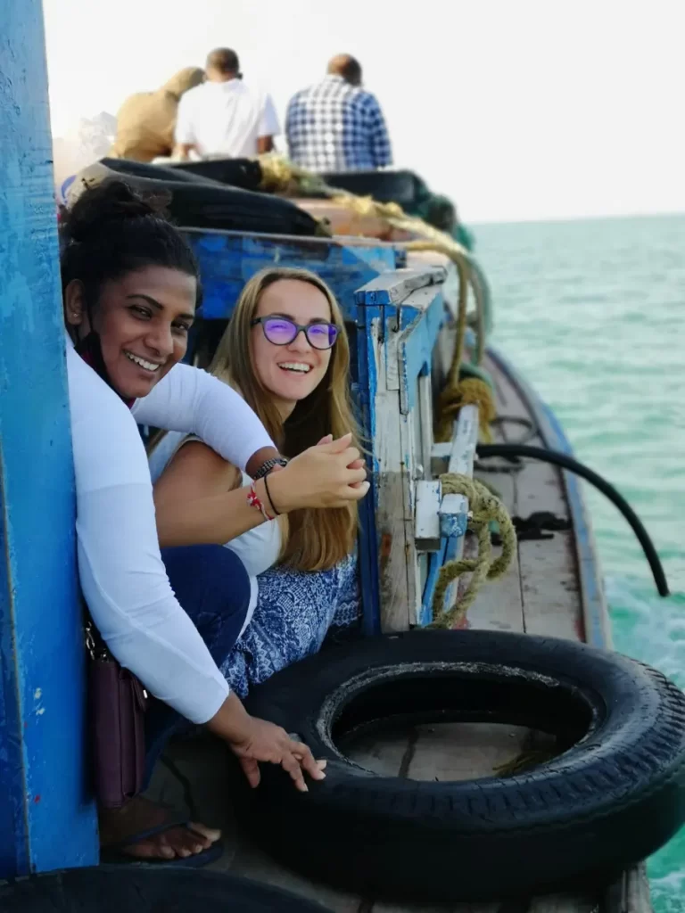 Avec notre amie Nini sur le bateau qui mène à l'île de Delft
