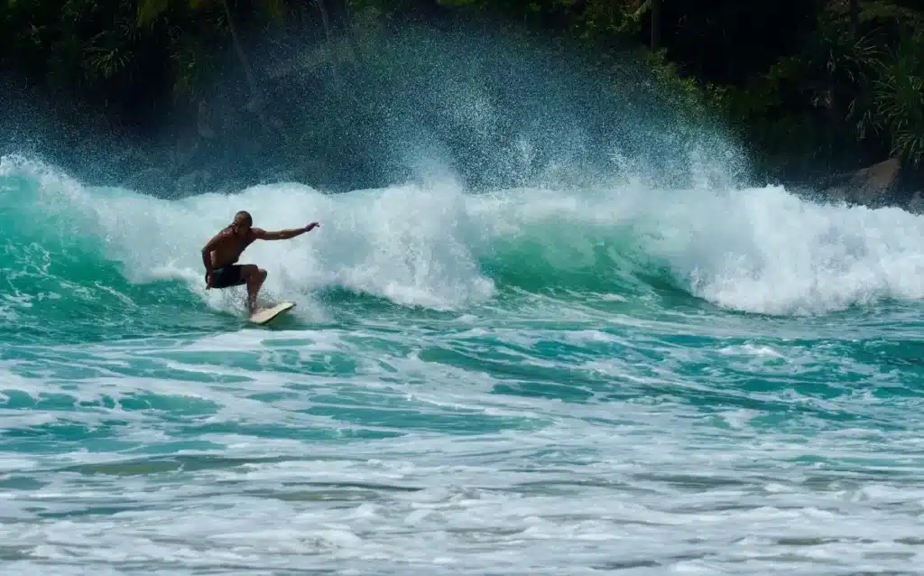 Où surfer au Sri Lanka ? Le guide complet