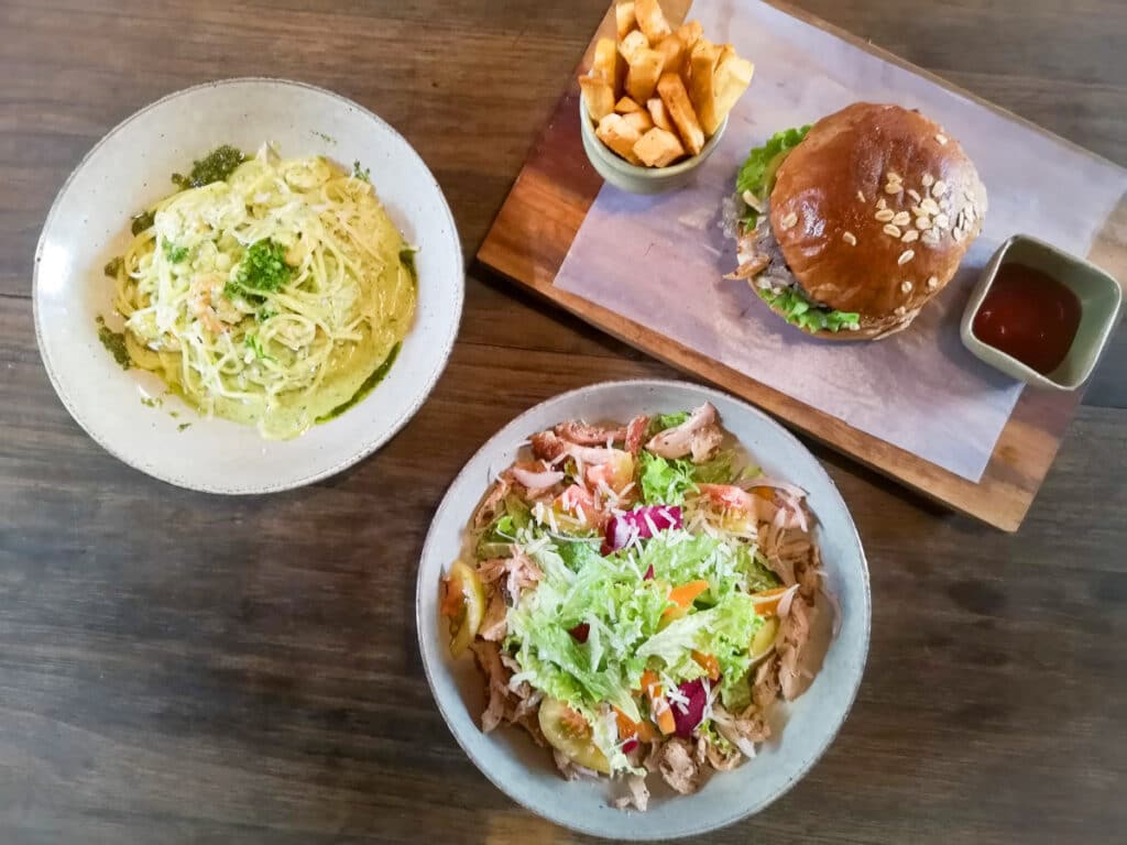 Plats proposés dans un restaurant au Sri Lanka
