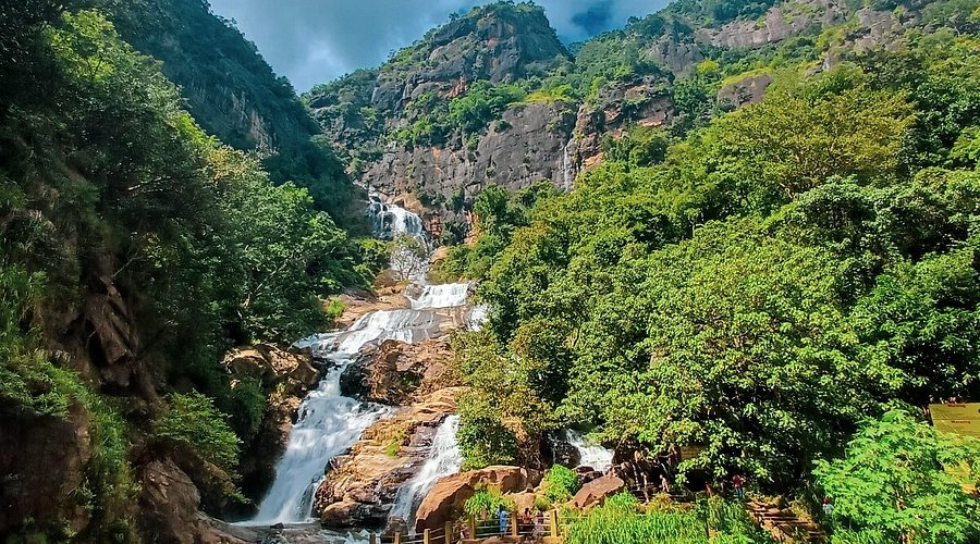 Ravana, une cascade au sri lanka