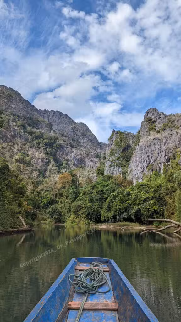 Près du village de Natane vers la grotte de Konglor