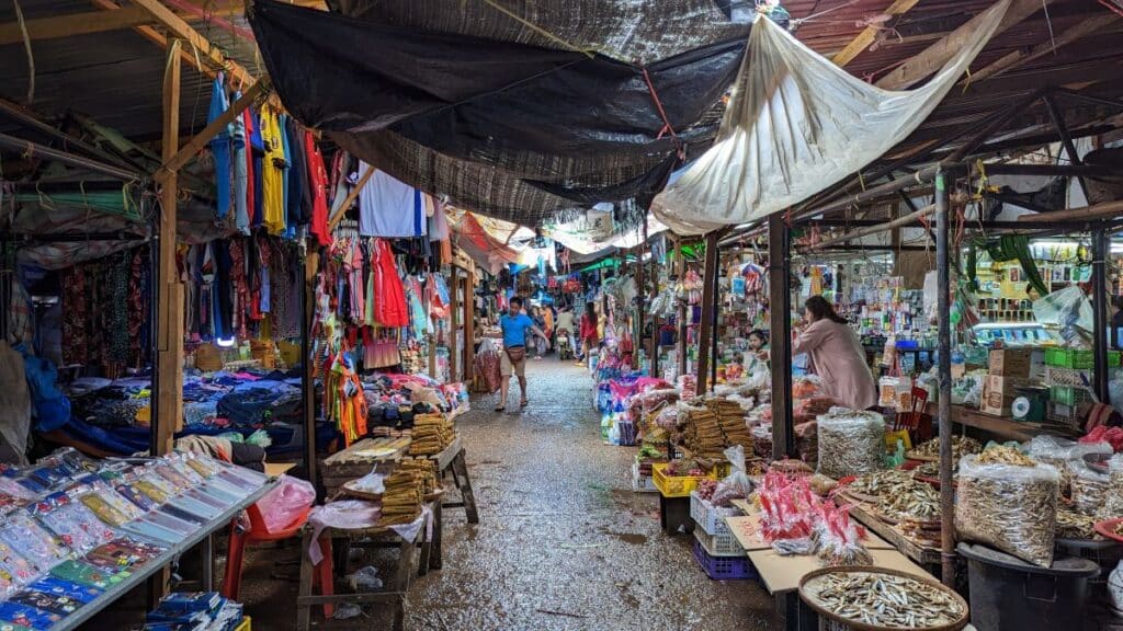 Un marché sur la boucle de Thakhek au Laos