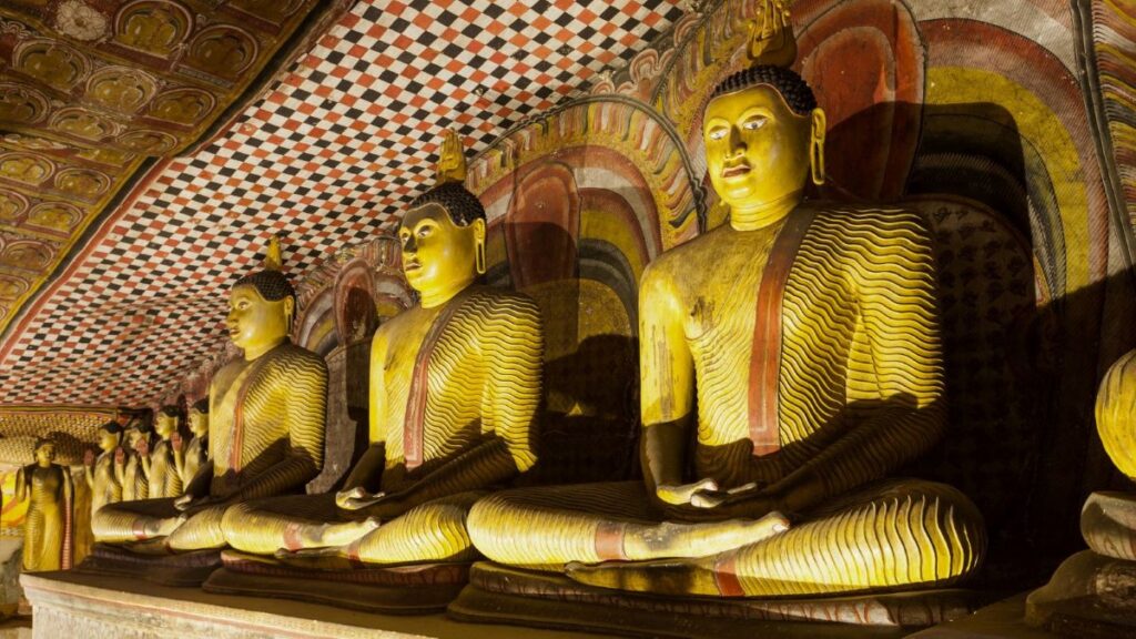 Les Caves de Dambulla : Un incontournable pour un voyage de 2 semaines au Sri Lanka en été.