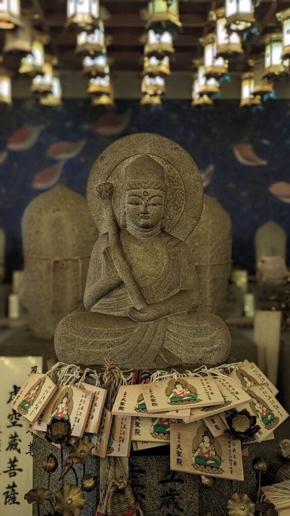 Statue de bouddha au temple de Miyajima