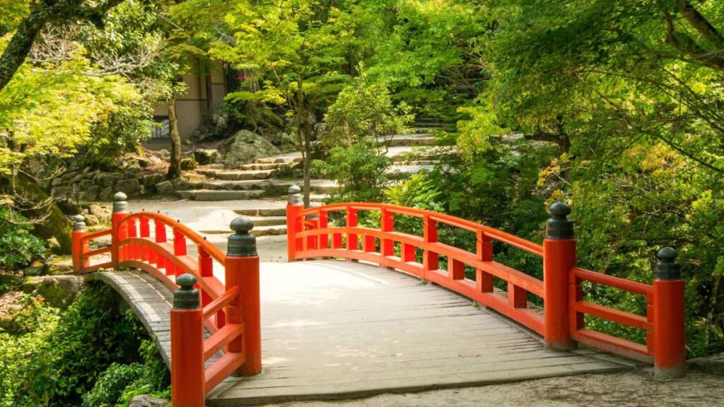 Le célèbre pont rouge à Miyajima