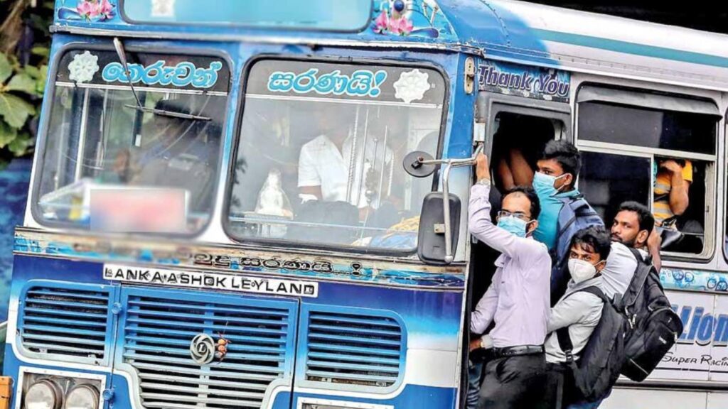 Les bus souvent bondés au Sri Lanka
