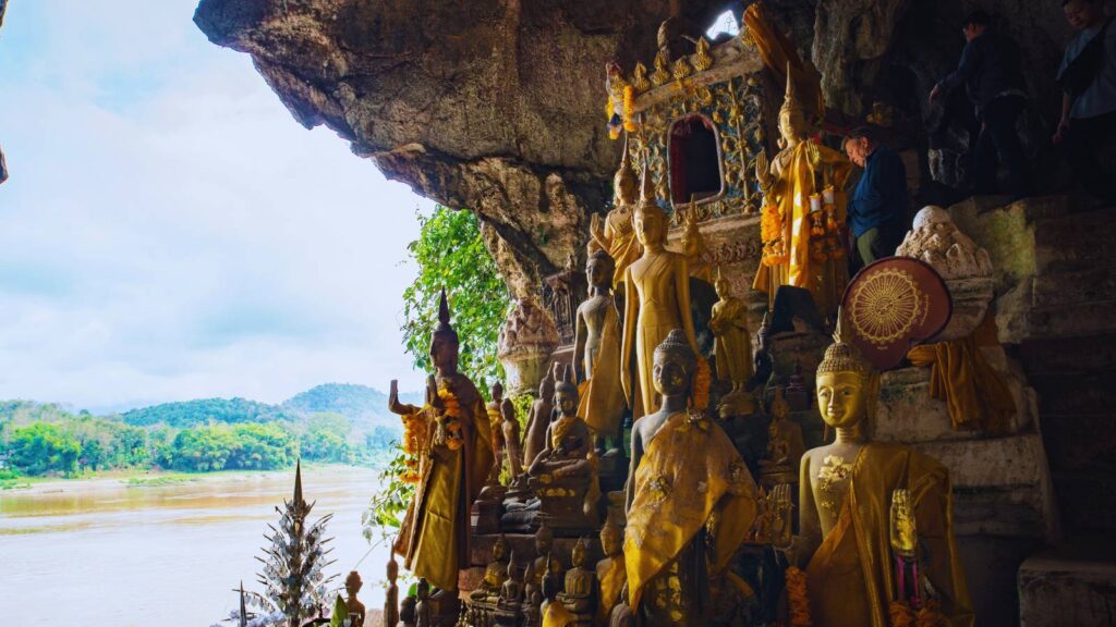 Grotte de Pakou et cascade de Kuang Si à Luang Prabang