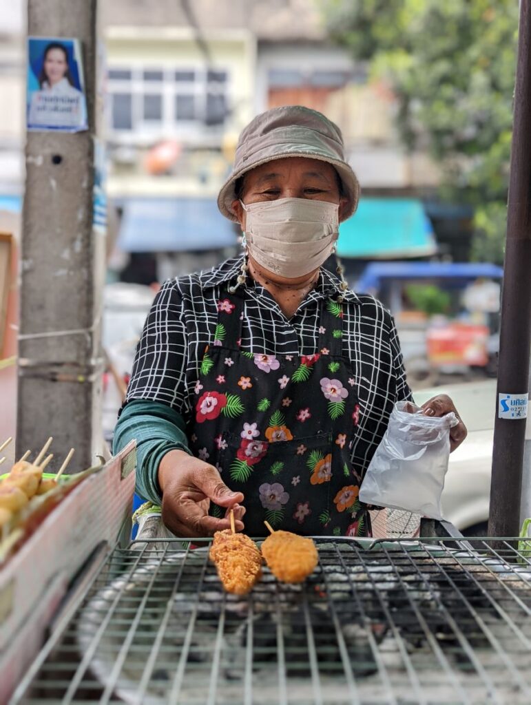 Rencontre au marché de Bangkok