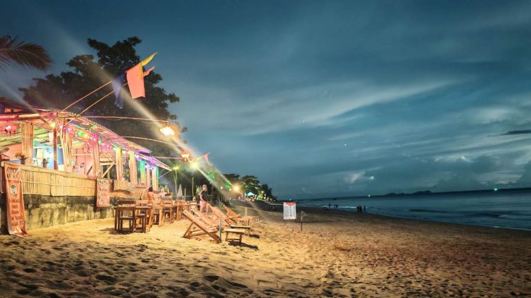 Les bars sur la plage à Koh Lanta