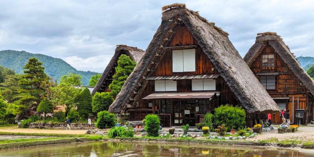 Le village de Shirakawago au Japon