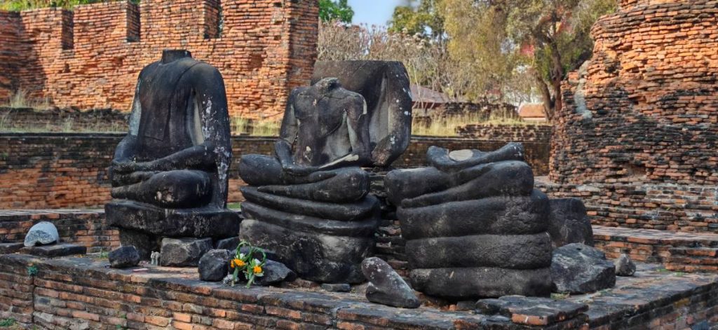 Statues de Bouddha à Ayutthaya en Thaïlande