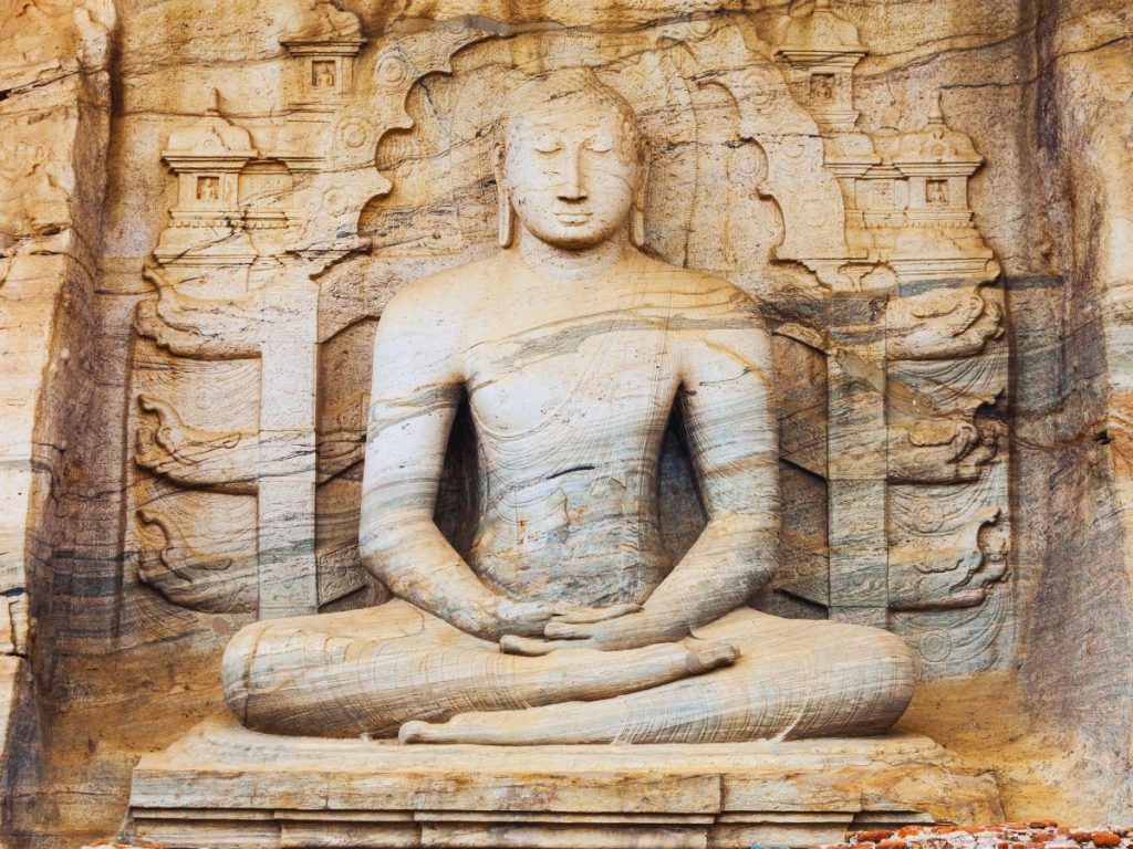 statue de bouddha au sri lanka