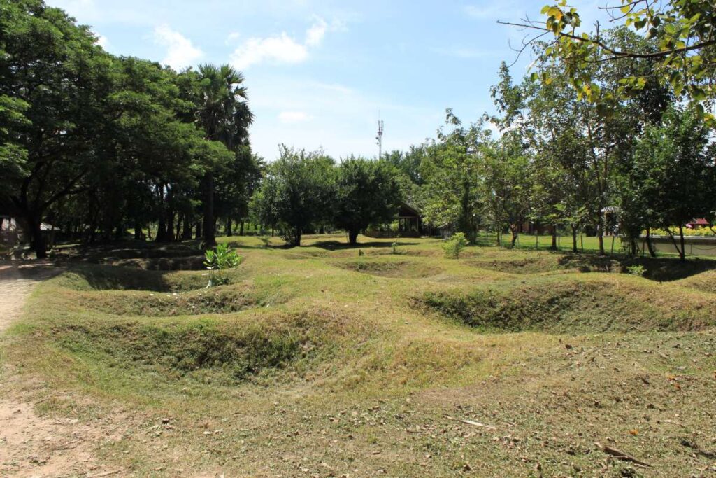 les fausses communes dans les killing fields au cambodge